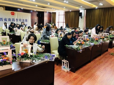 市司法局婦委會(huì)舉辦“追逐夢想 綻放風(fēng)采”花藝講座 以花為媒，豐富文化生活，彰顯巾幗風(fēng)采