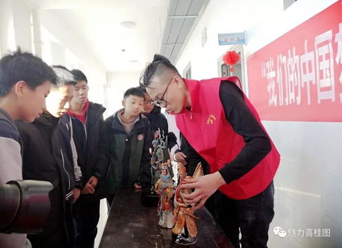 石拐區(qū)文聯(lián)組織文藝志愿者開展“我們的中國夢——文化進(jìn)萬家、進(jìn)校園”文化藝術(shù)交流活動(dòng)